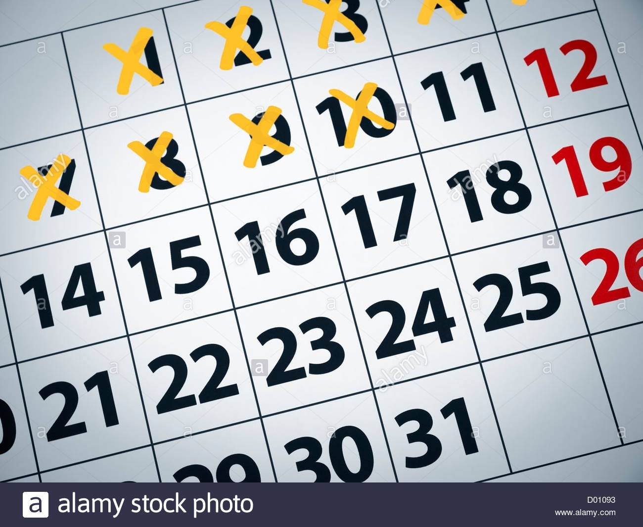 Cerca De Un Calendario Con Algunos Días Tachado Foto &amp; Imagen De with Imagen De Tachar Dias En Almanaque