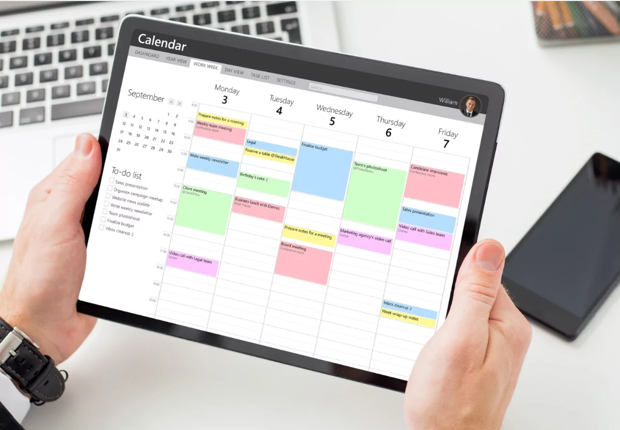 modern workspace using digital calendar apps for productivity planning